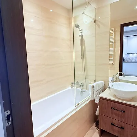 Platinum Towers Skyline View Apartment Hotel apartamentowy 4*
