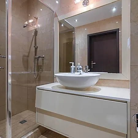 Aparthotel Platinum Towers Skyline View 4*