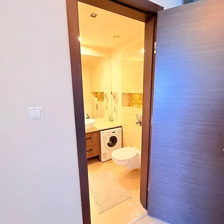 Aparthotel Centre Platinum Towers 4*